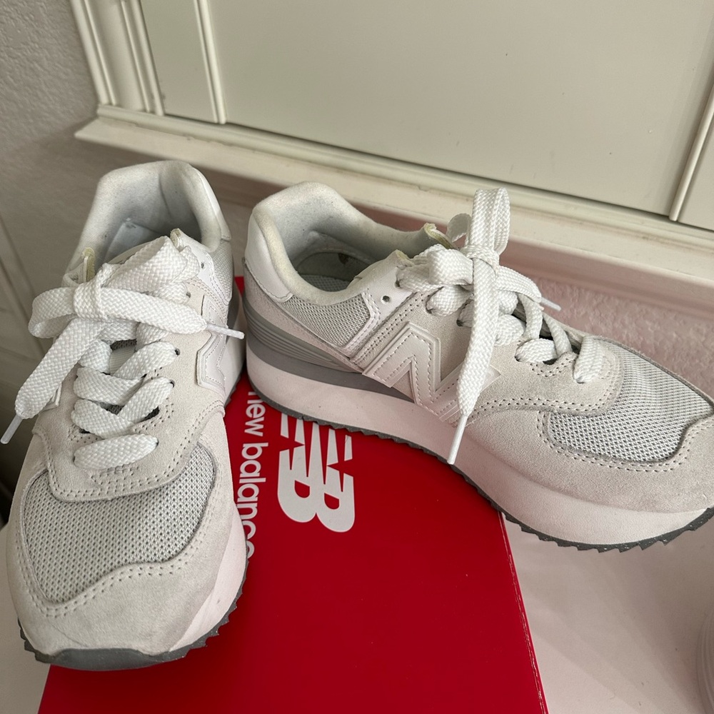New Balance Women White & Grey Platform Style Sneakers